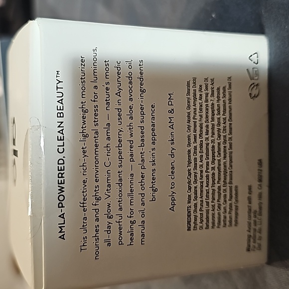 ALO luminizing face moisturizer - Picture 3 of 5